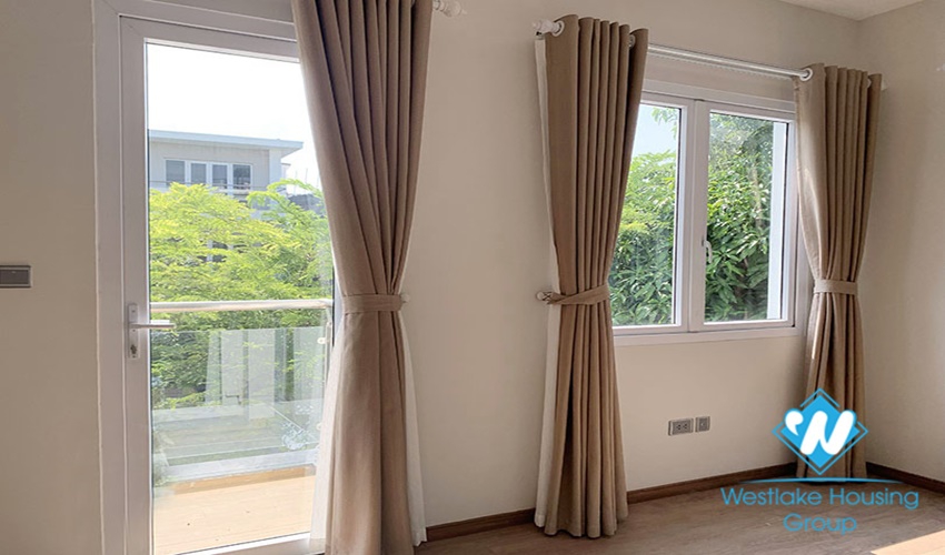 New beautiful villa with corner unit with large yard for rent